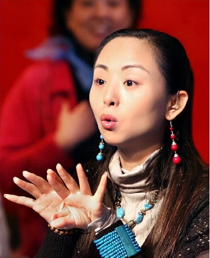 "消失"很久的邰丽华,结婚生孩子后就踏上了另一条路