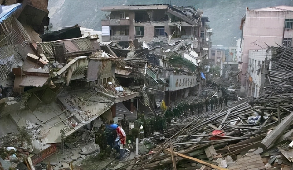 回顾汶川地震罗汉寺高僧连破三戒救孕妇生下108罗汉娃