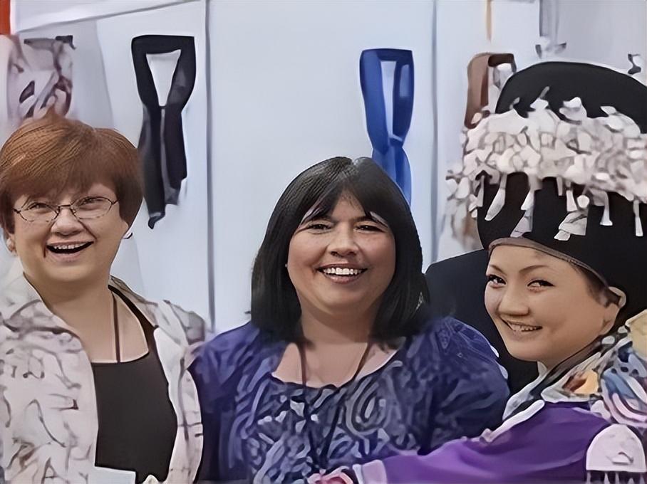 回顾女子杨丽无意中被树叶割伤却用树叶狂赚上千万怎么做到的