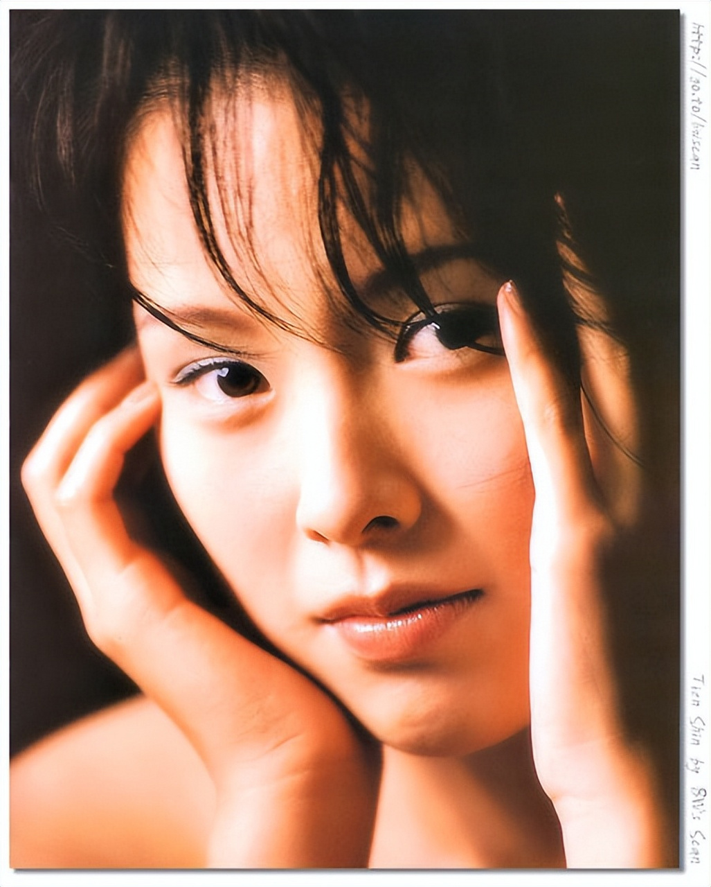 天心,因《第八号当铺》爆红,被誉为"最性感实力派".