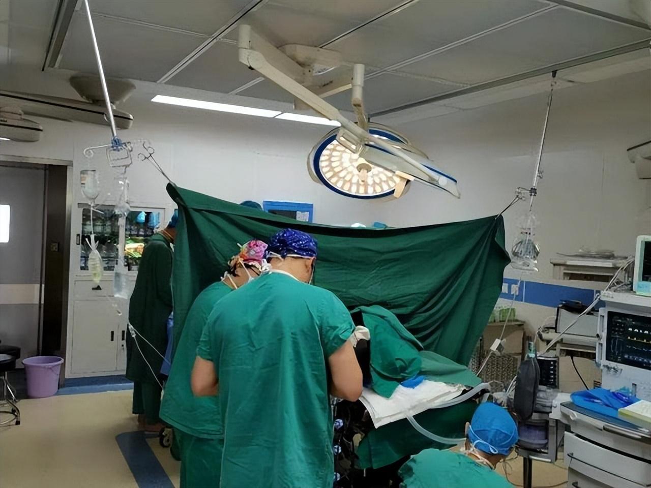 2006年贫苦夫妇生5胞胎父母咬牙坚持不愿送人后来如何