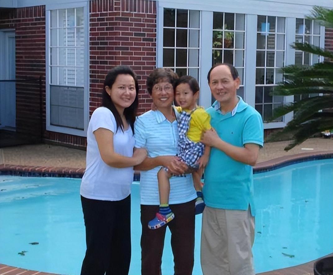 打黑工15年丁尚彪在日本打黑工,他明知自己出人头地完全没希望,于是