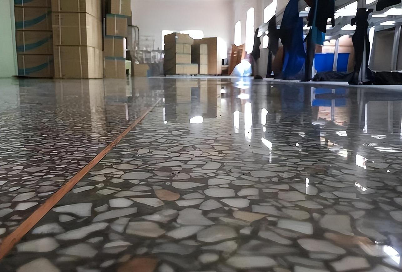 回顾水磨石作为一种高端地面装饰材料曾掀起一股时尚潮流