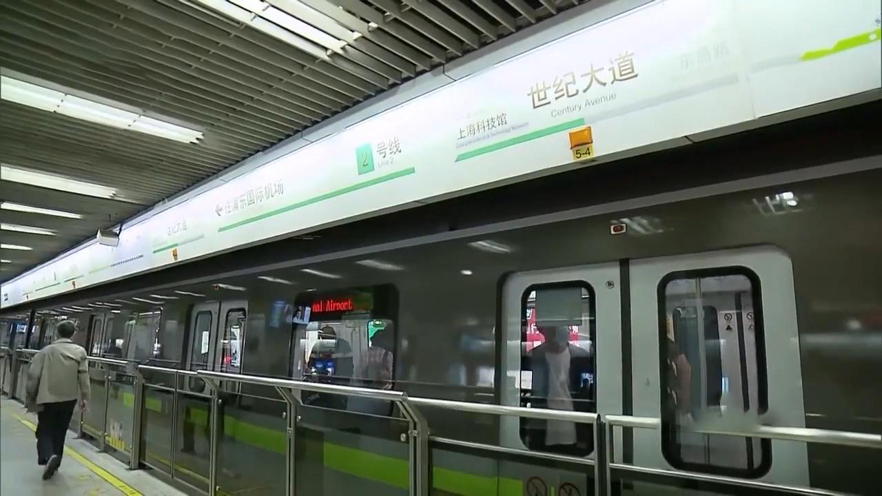 20年上海男子旁听诈骗案法官看他眼熟查身份证后法警当场抓捕