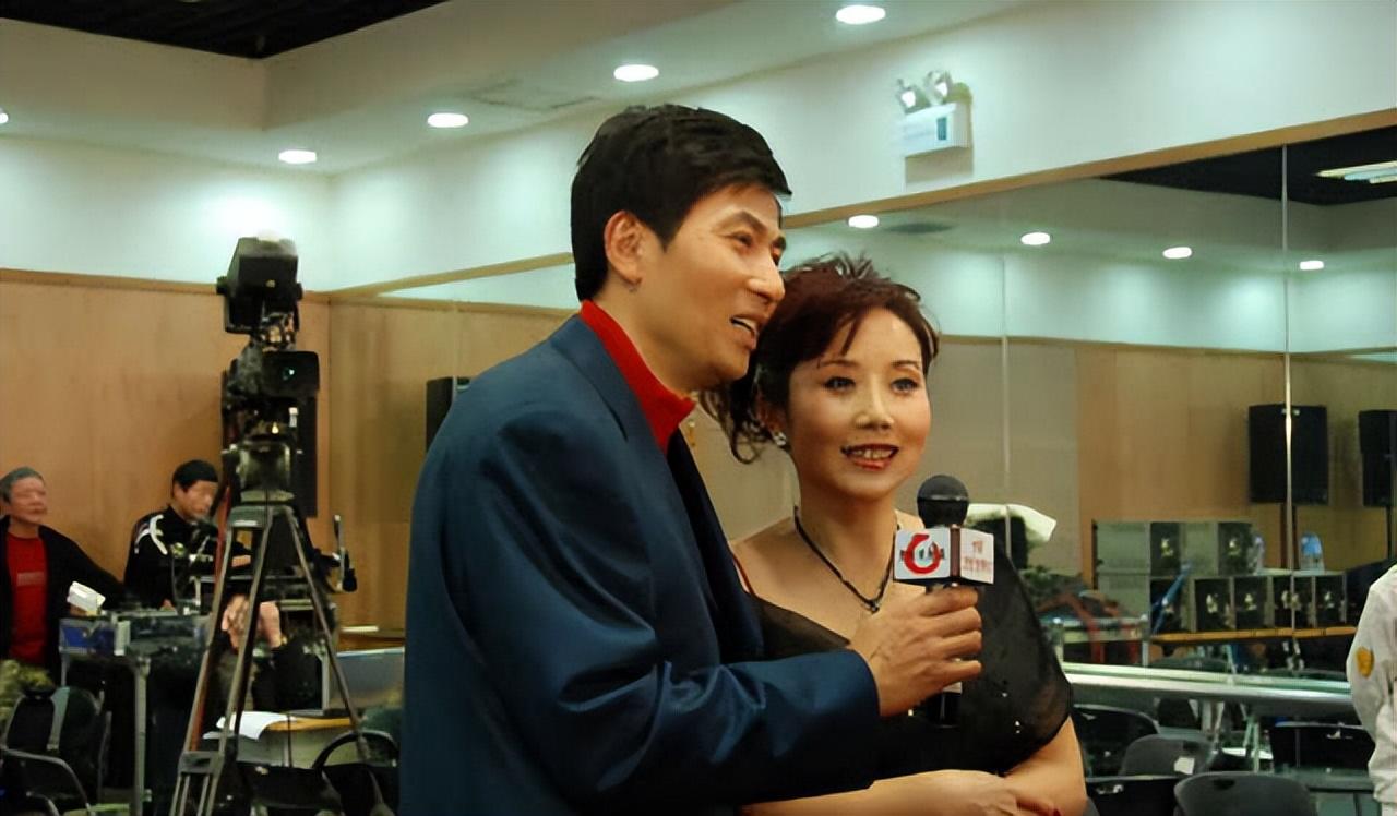 回顾出道31年不温不火老婆却靠一首歌吃了30年如今成春晚常客