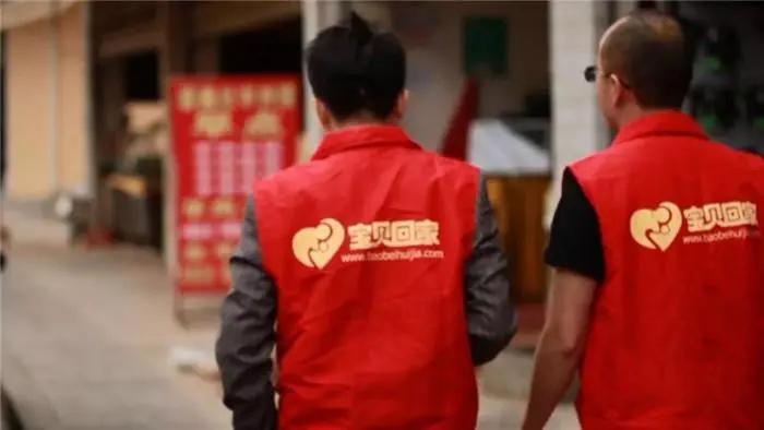 回顾小伙总梦到一棵梨树寻找27年竟发现相同地点真相如何