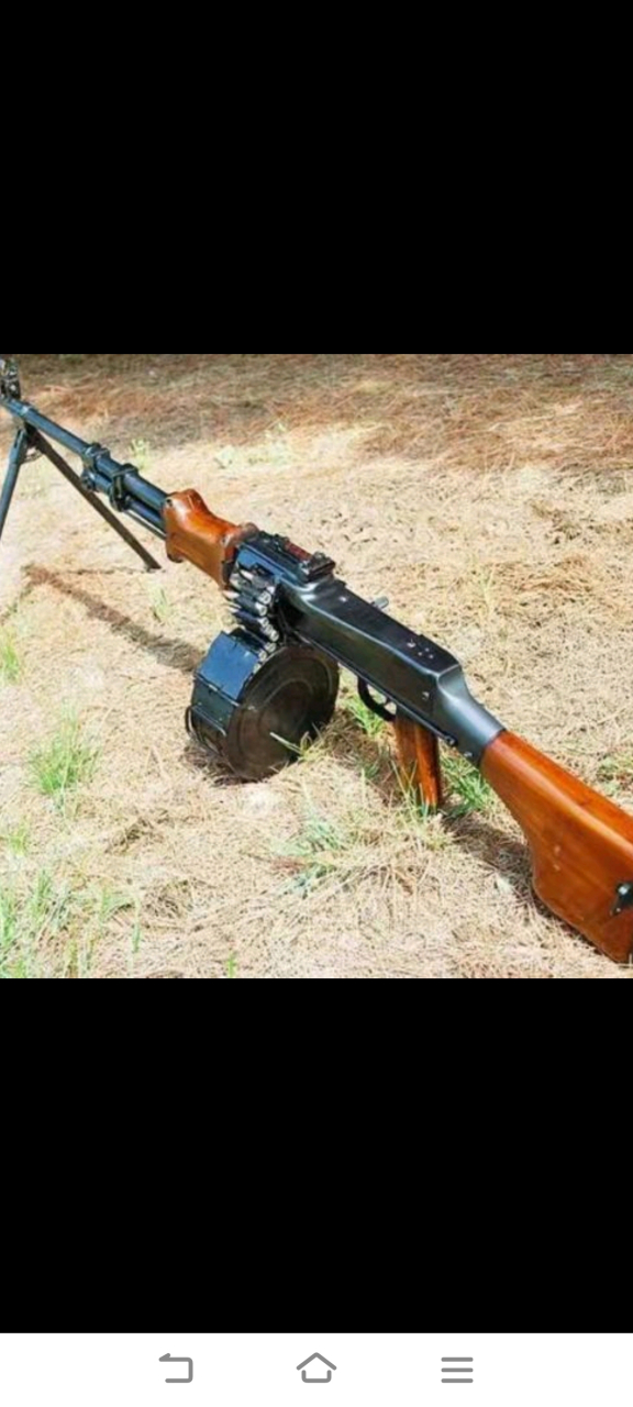 就是把总装好的五六式班用轻机枪背到靶场,一来二去和枪手们都熟悉了