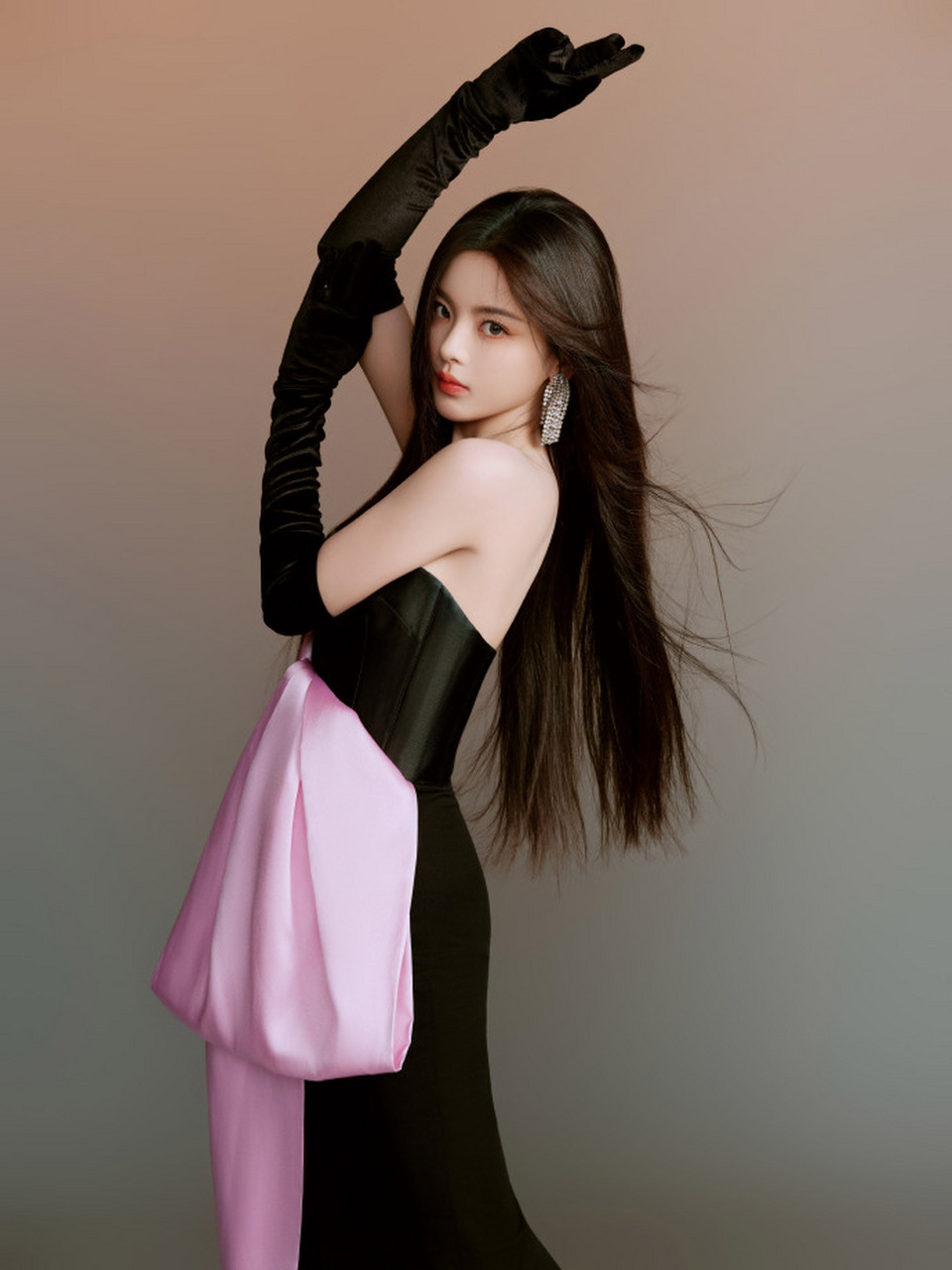 杨超越竟然发了这样一组照片,真的是美翻了.