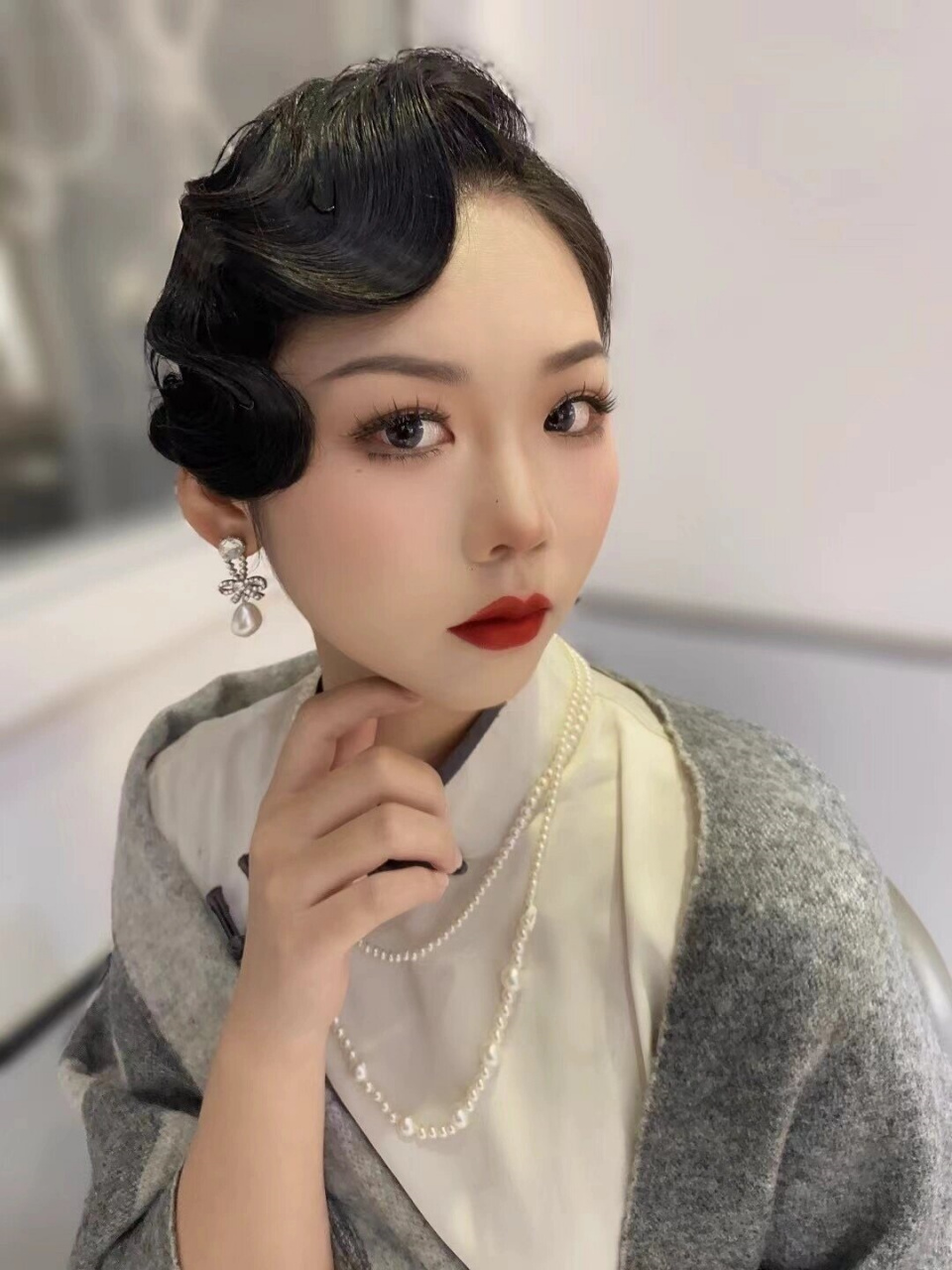 成为了那个时代的夜上海女郎