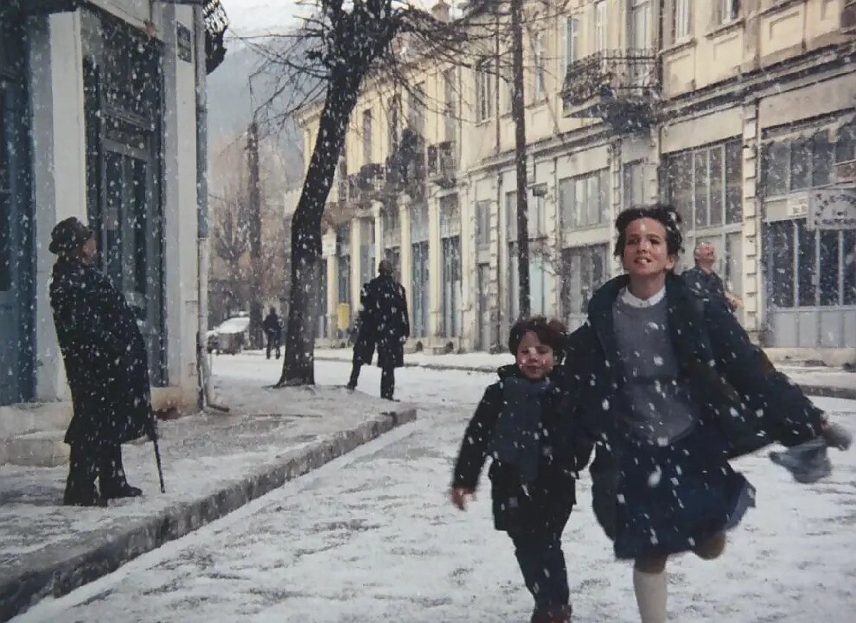 🌫️ 在安哲罗普洛斯的经典之作《雾中风景》中,alexandros和