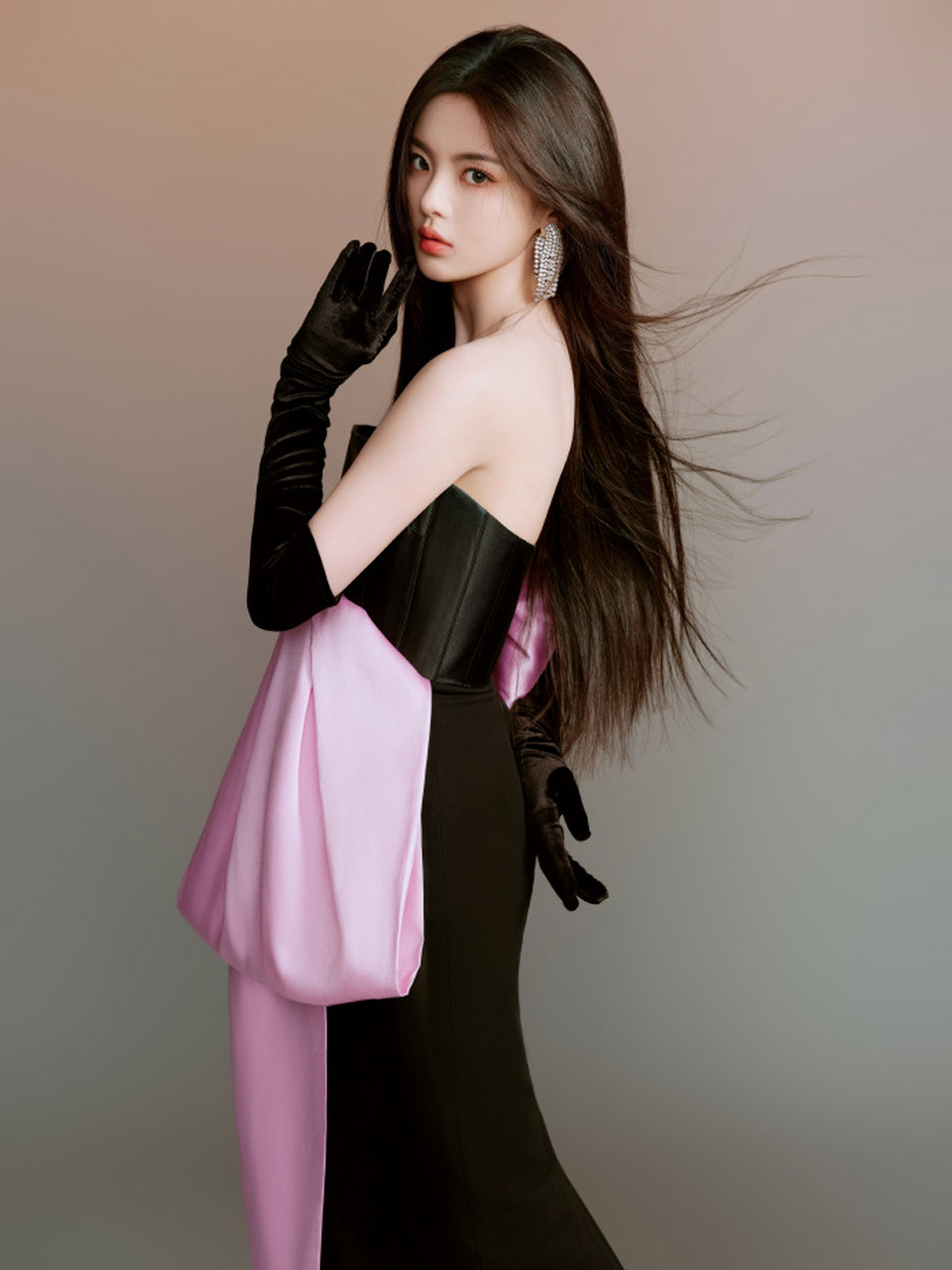 杨超越竟然发了这样一组照片,真的是美翻了.