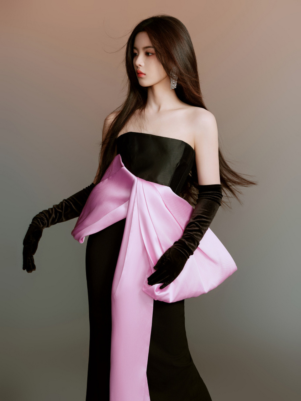 杨超越竟然发了这样一组照片,真的是美翻了.