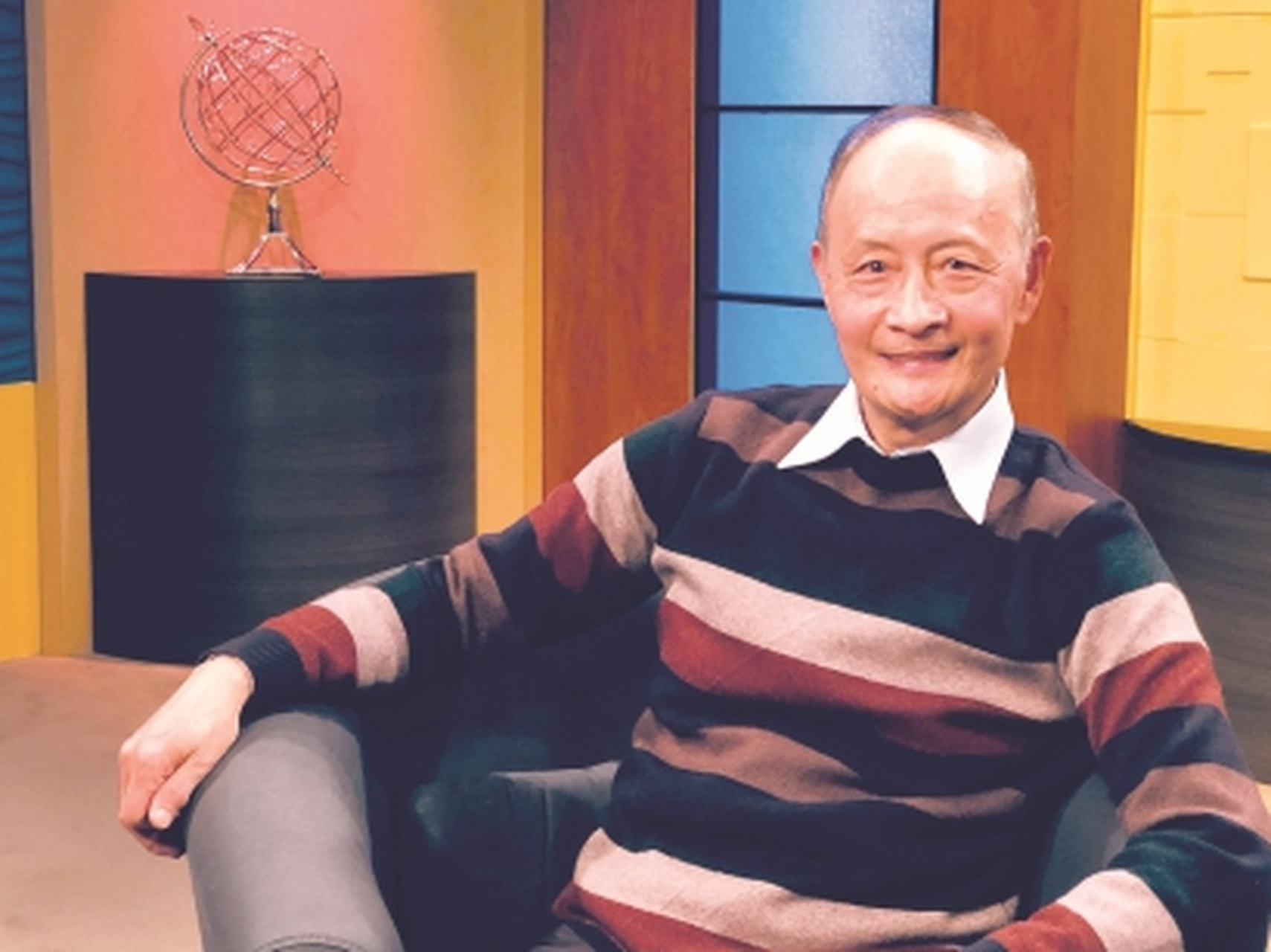 出书不服老 史钟麒原是上海芭蕾舞团最早的演员, 1979年,他在电影