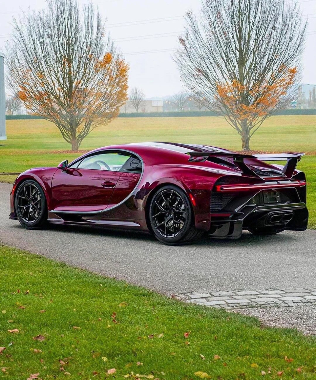 🔥布加迪chiron,速度与激情的完美融合!🔥 首先,让我说说这车的外