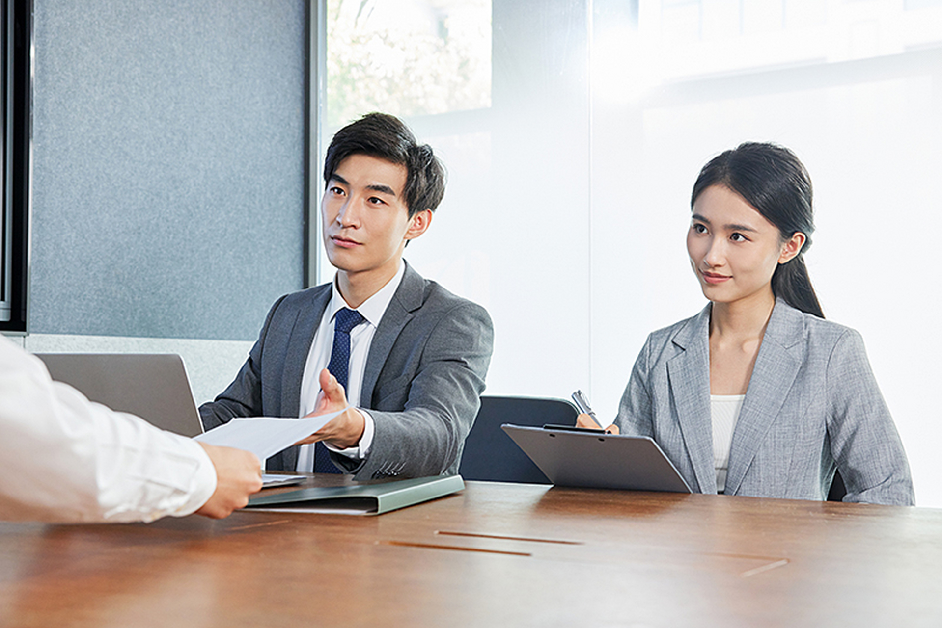 生活如同波涛汹涌的海面,职场则是其中一艘要求我们不断航行的船