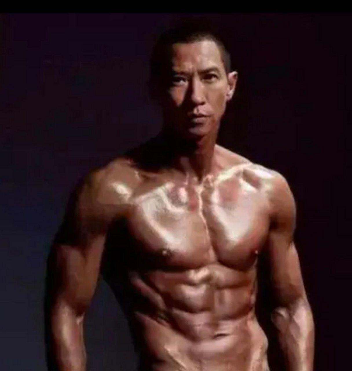 张家辉经过9个月的mma魔鬼训练,为了一个角色,终于练出了壮硕的肌肉