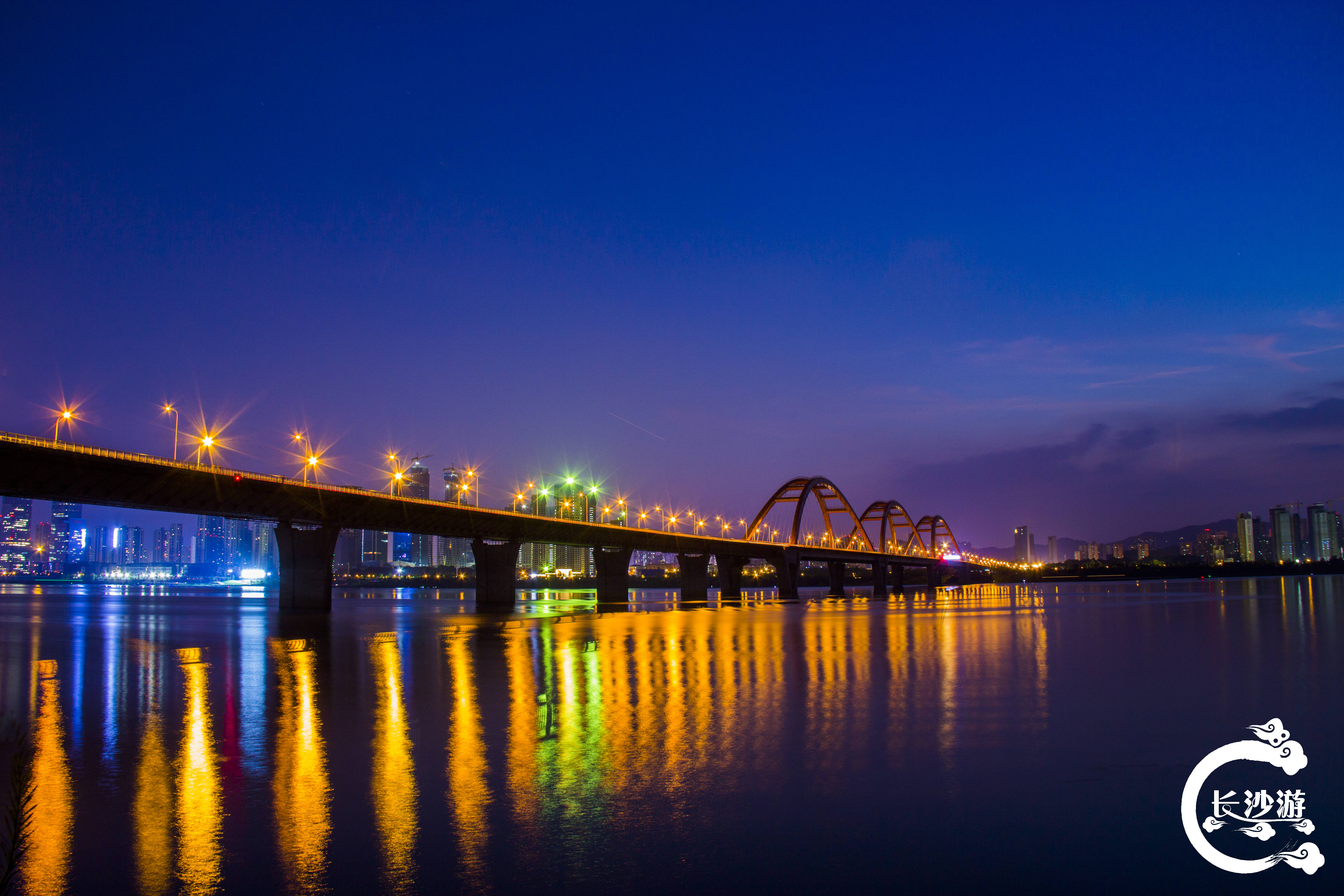 长沙福元路大桥:赏夕阳夜景的绝佳之地!