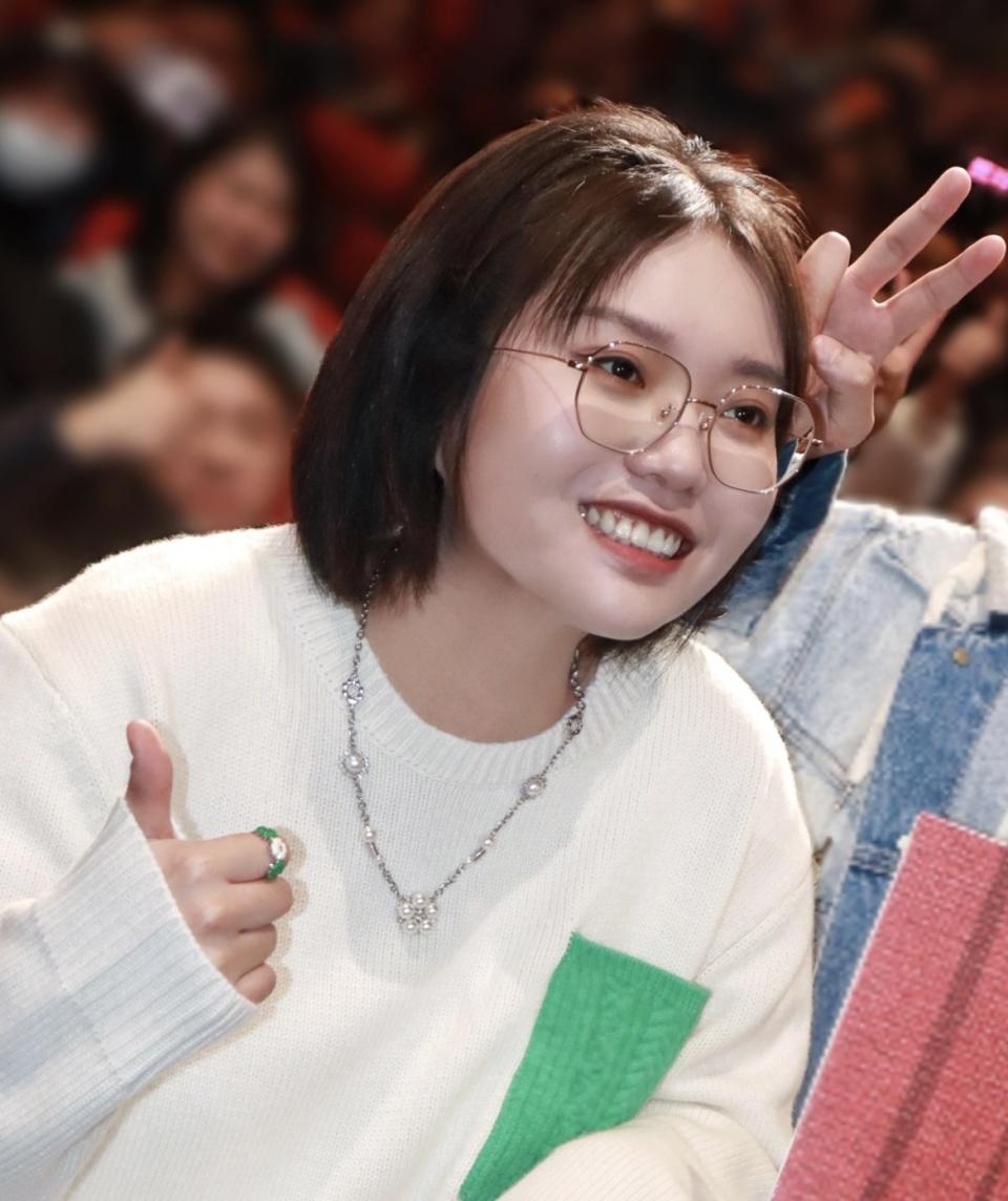 李雪琴在电影《热辣滚烫》中饰演小三莉莉,不讨人嫌反有点小可爱