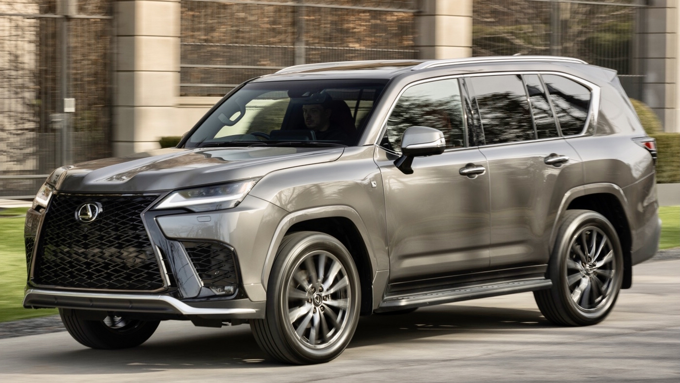 豪华越野suv雷克萨斯lx,车展上的实车外观比效果图霸气多了