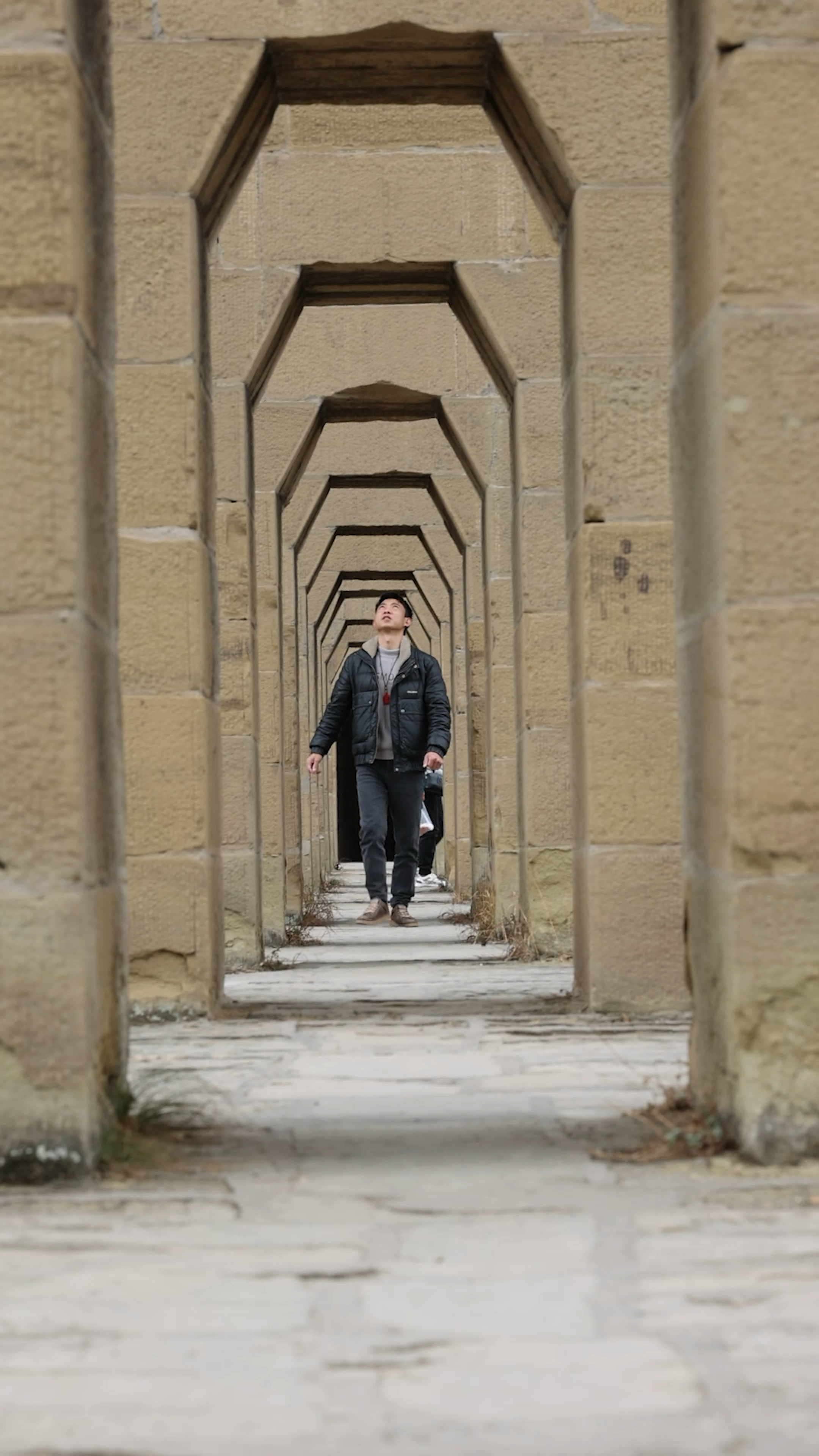 四川威远友谊渡槽,上层通水,下层走人,70年代人工修筑,没用一根钢筋一