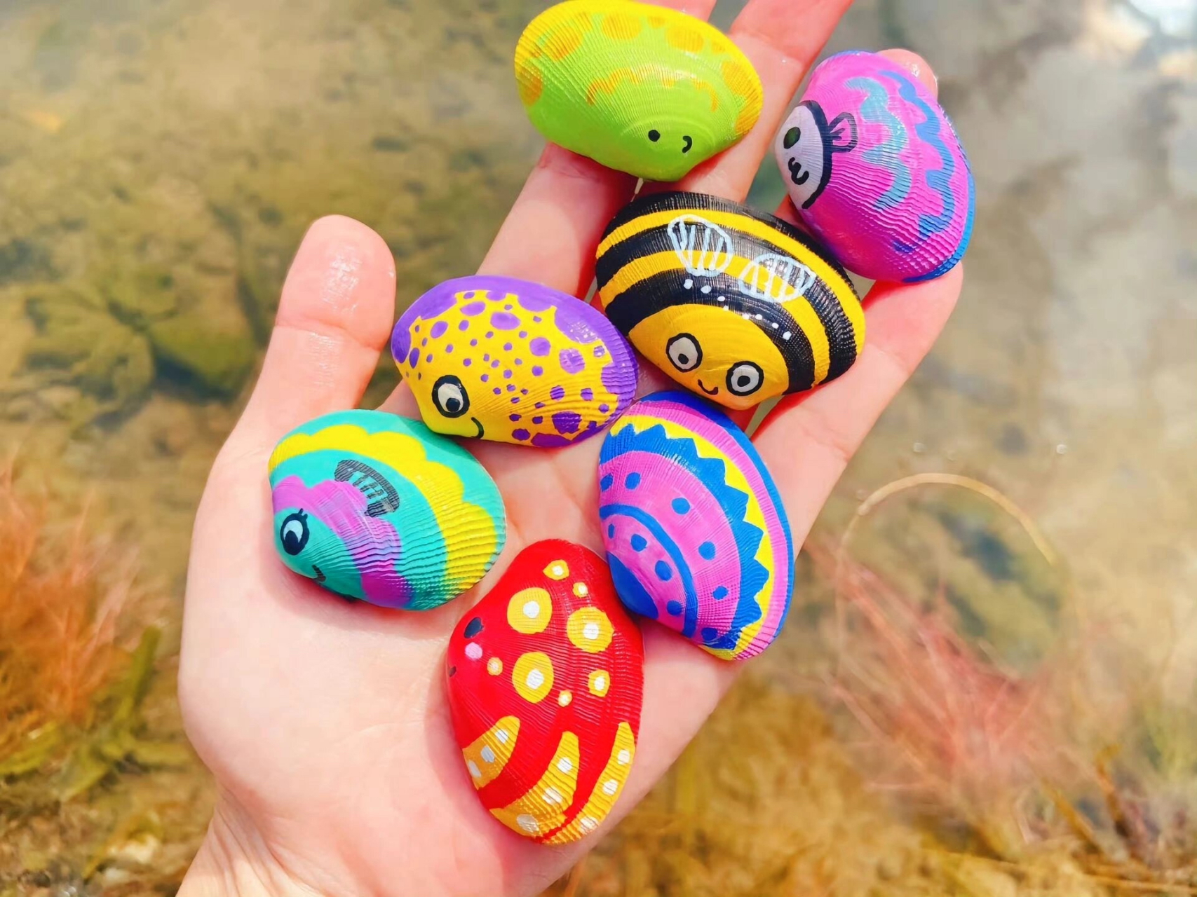 吃完的花蛤壳不要扔,留着带娃做手工吧 我和孩子一下午的成果,孩子可