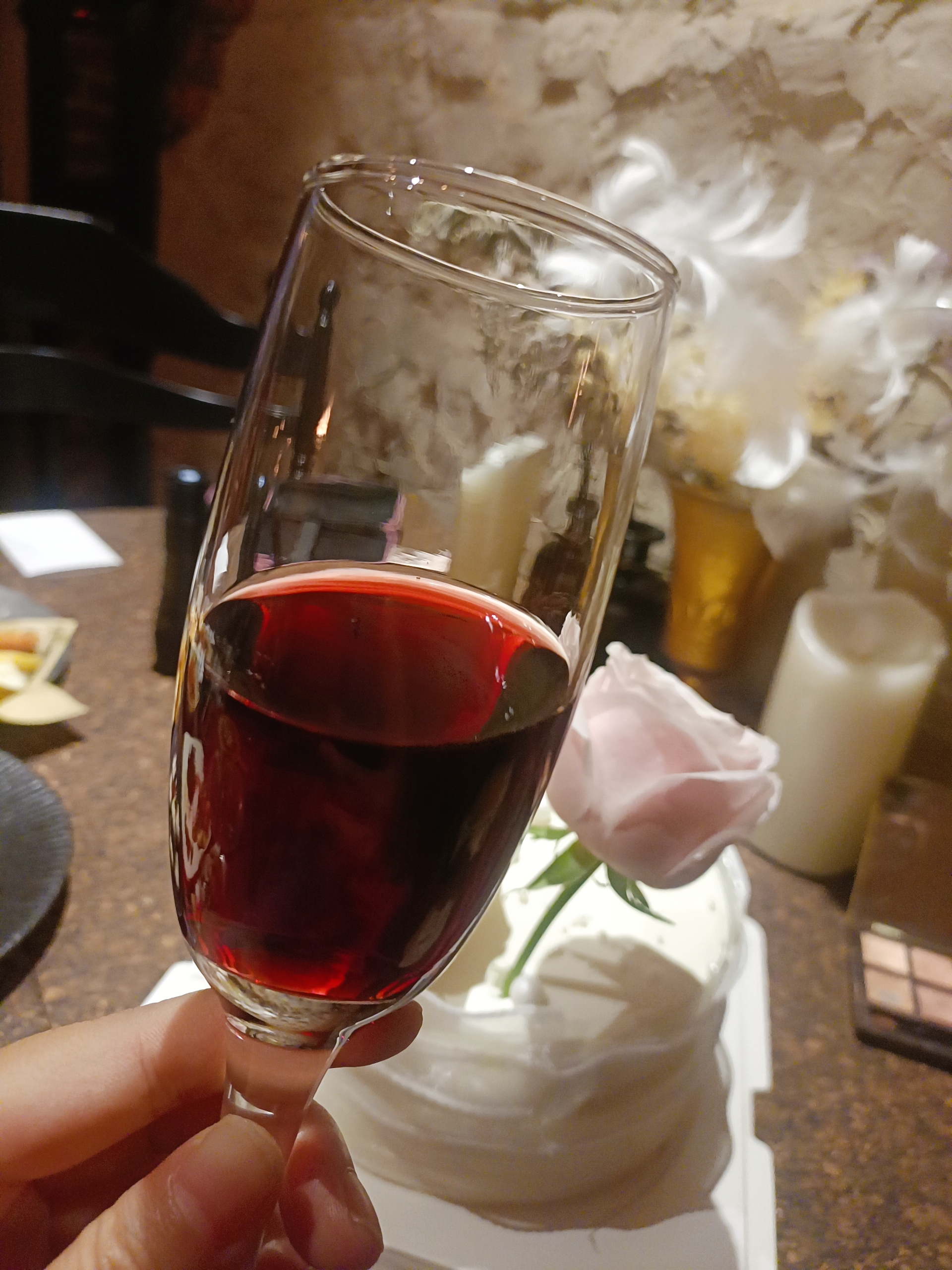 一杯酒,敬你我的来日方长.