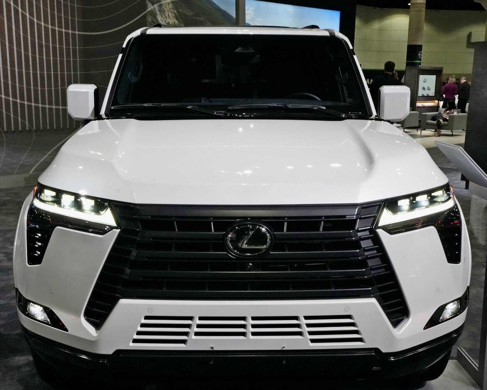 最新款雷克萨斯gx550,请问豪华越野型suv还有哪家做的美过雷克萨斯的?