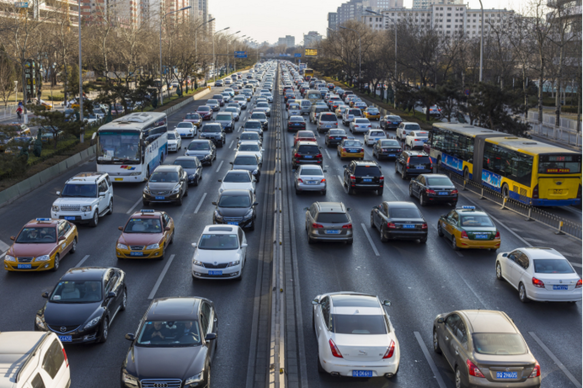 为什么马路上的豪华车,无论天气炎热还是凉爽,从来都不开车窗?