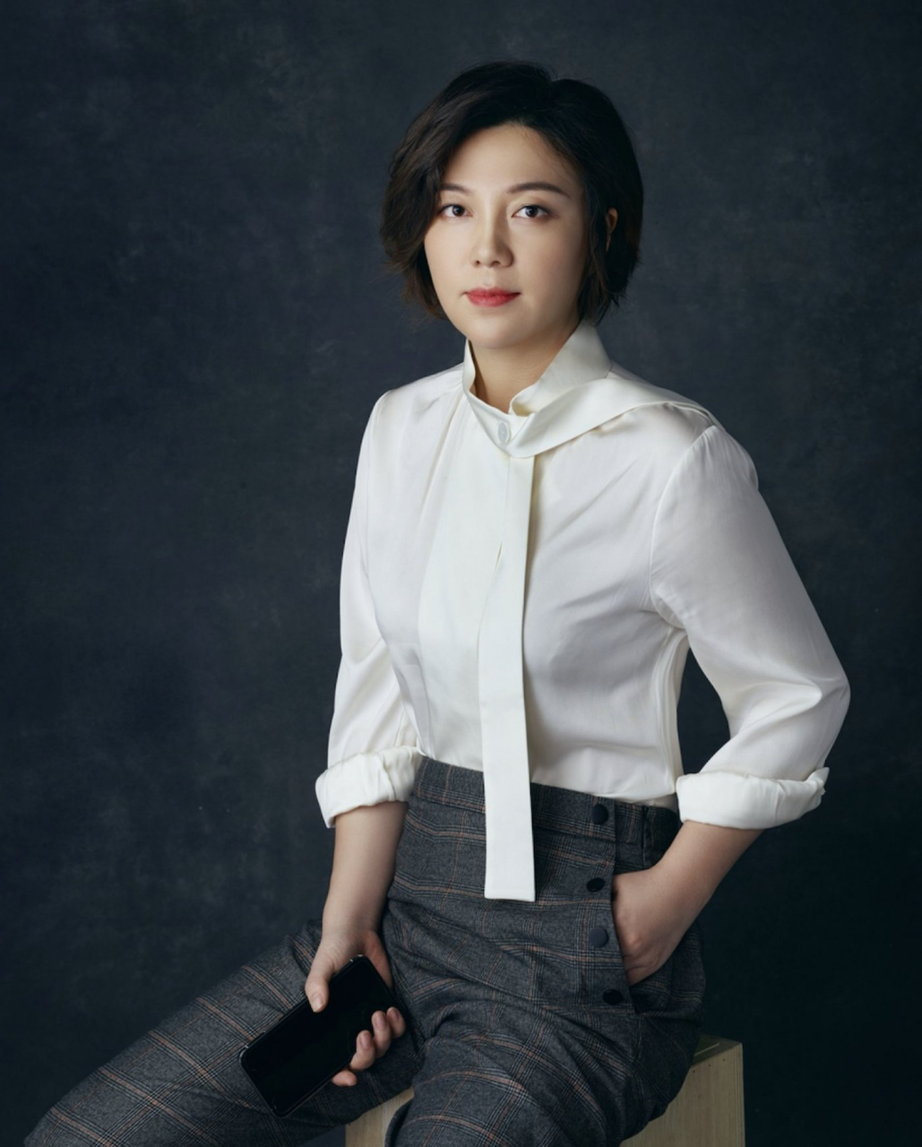 张楠的履历很传奇,黑龙江人,美院毕业,是一位标准的艺术生,曾入选2020