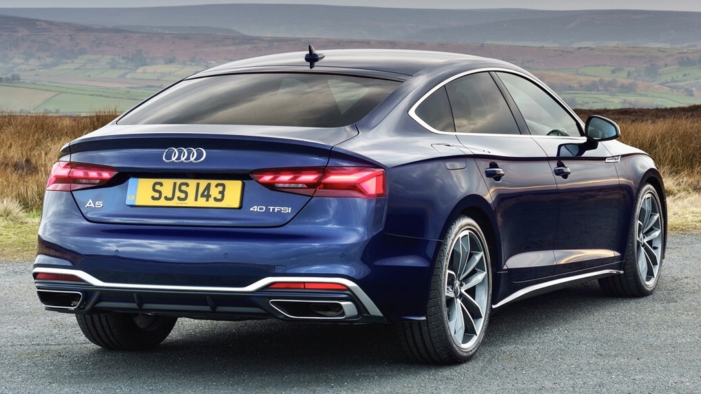 奥迪a5,比奥迪a4l运动,比a6精悍时尚,小伙子们挺喜欢