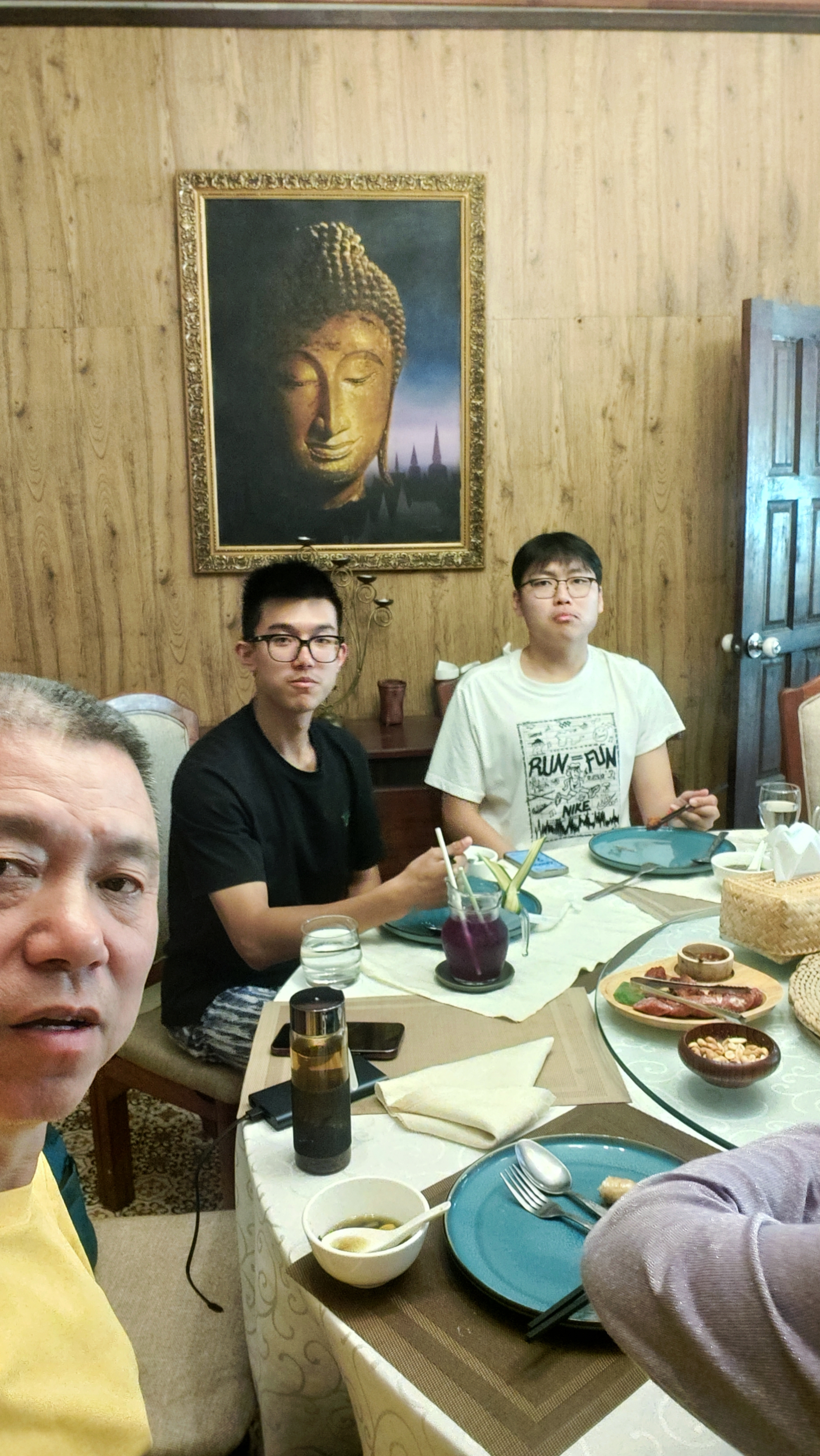 但饭店吃饭的5个人饭店消费账单图片老挝吃饭的独特魅力中国人在老挝