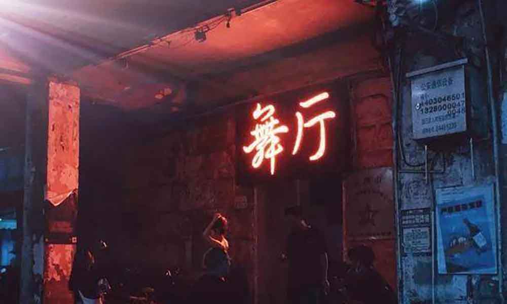 16年贵州狱警给双规局长录指纹电脑突然报警狱警一看火速上报