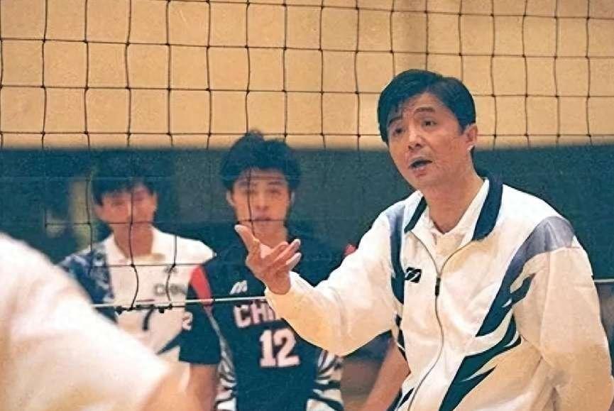 回顾男排主帅汪嘉伟51岁二婚娶将门虎女成为能源大亨