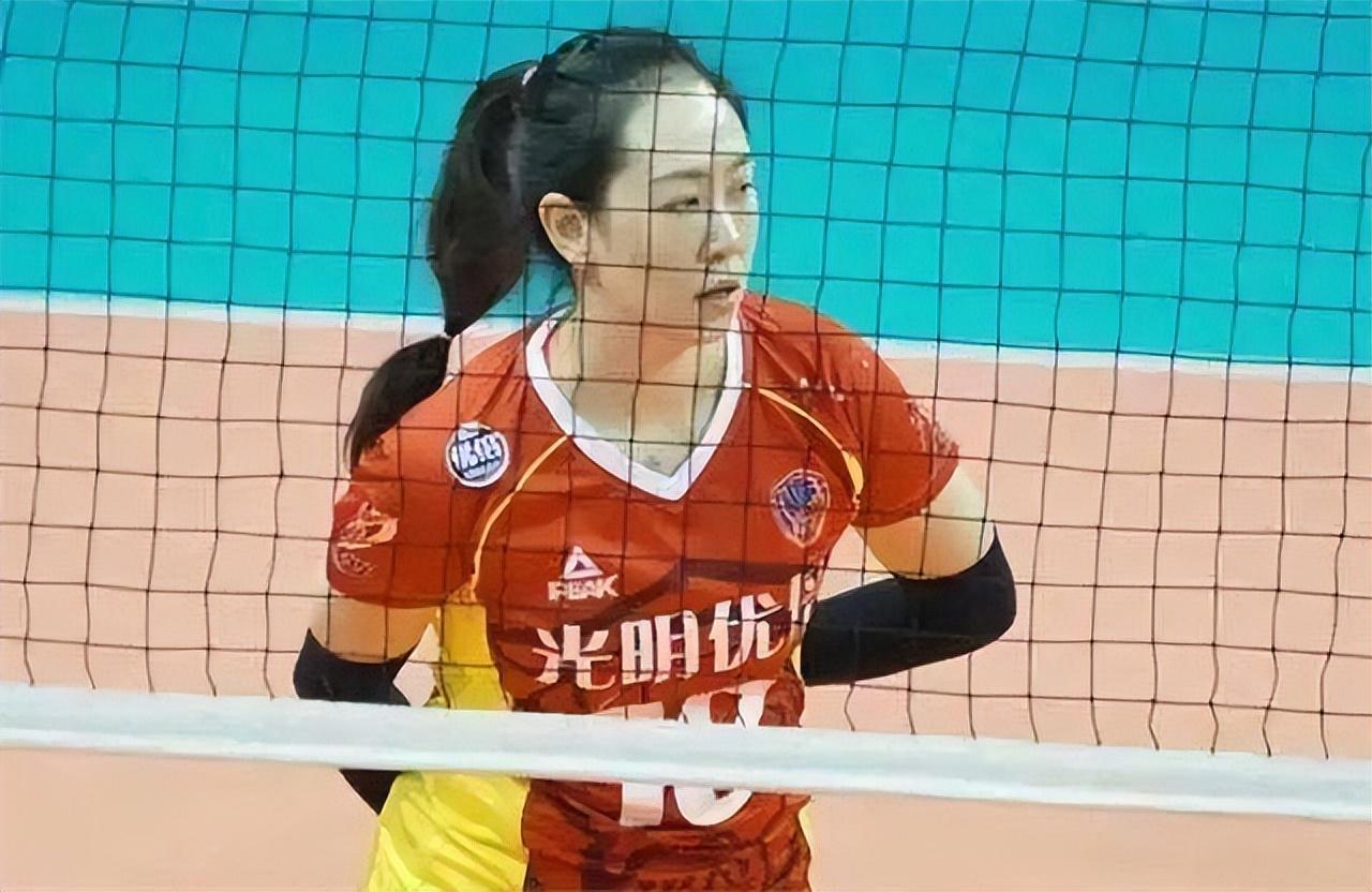 回顾女排米杨嫁上海名将41岁仍两颊圆润现今与继女相处融洽