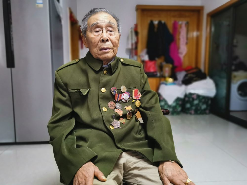 抗美援朝到底有多惨烈?老兵亲述:女兵被炮弹炸的就剩2根辫子