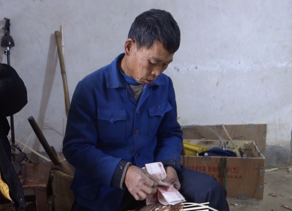 回顾那个酷似马云的江西7岁男孩范小勤如今过得怎么样