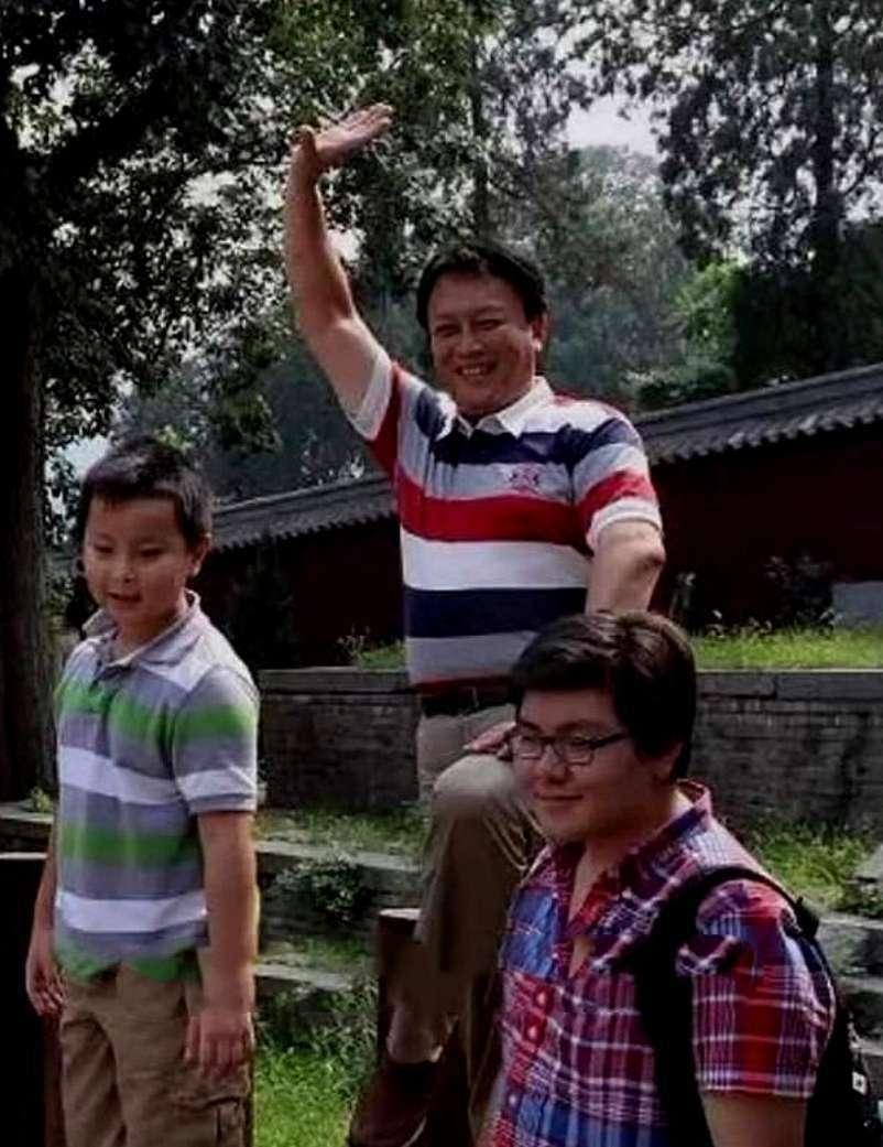 回顾唐国强现状国内淘金妻儿在国外花为残疾儿子的婚恋担心