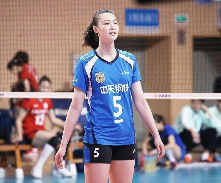 回顾排球女神惠若琪和矮个博士结婚五年穿旗袍显东方之美