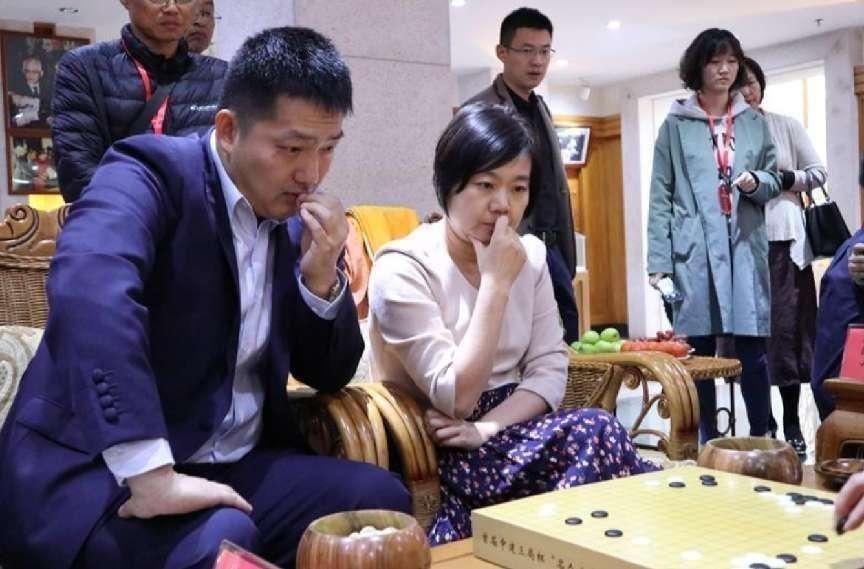 常昊与张璇的家庭生活不仅仍然和谐,而且似乎随着共同经历的岁月猿い