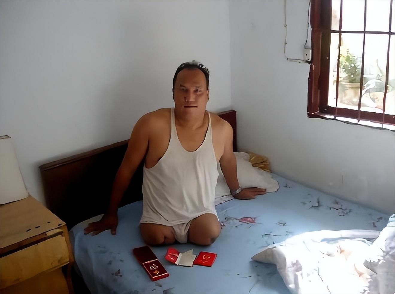 吴华因为高位截瘫,丧失了劳动能力,根据国家政策也不再安排工作,他