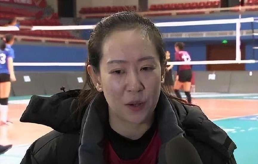 回顾女排米杨嫁上海名将41岁仍两颊圆润现今与继女相处融洽