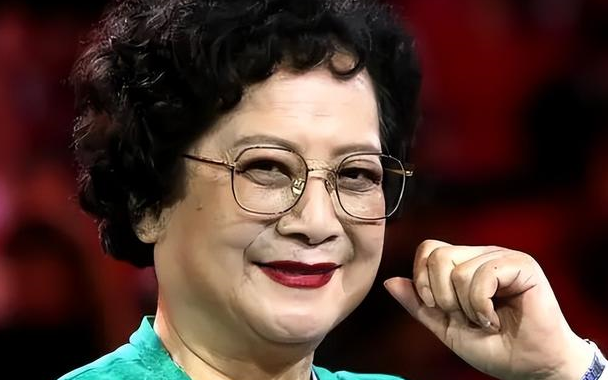 事实证明,80岁的"观音菩萨"左大玢,已经走上了另一条方向