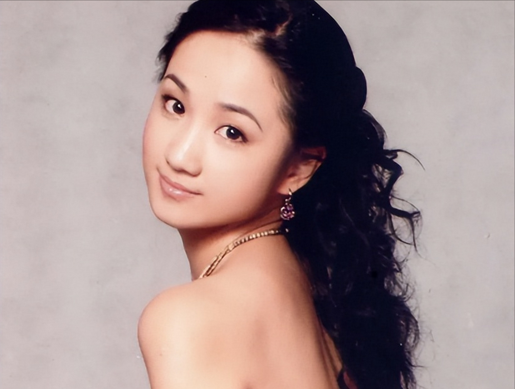 关思婷因《人小鬼大刘罗锅》一剧爆红,后塑造多部经典角色.