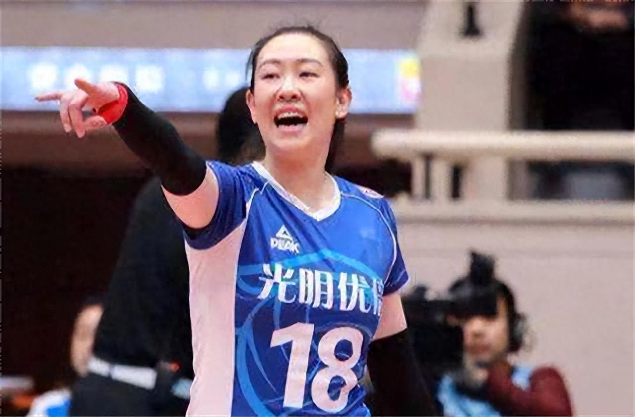 回顾女排米杨嫁上海名将41岁仍两颊圆润现今与继女相处融洽