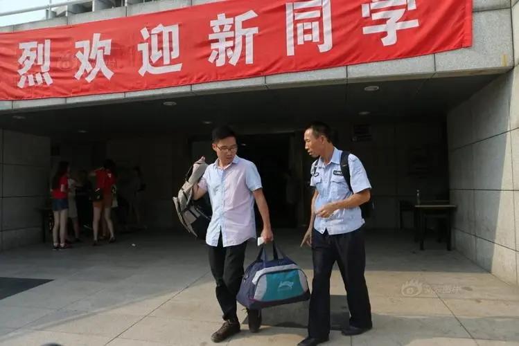 回顾考神吴善柳参加10次高考拒北大只上清华毕业后去哪了