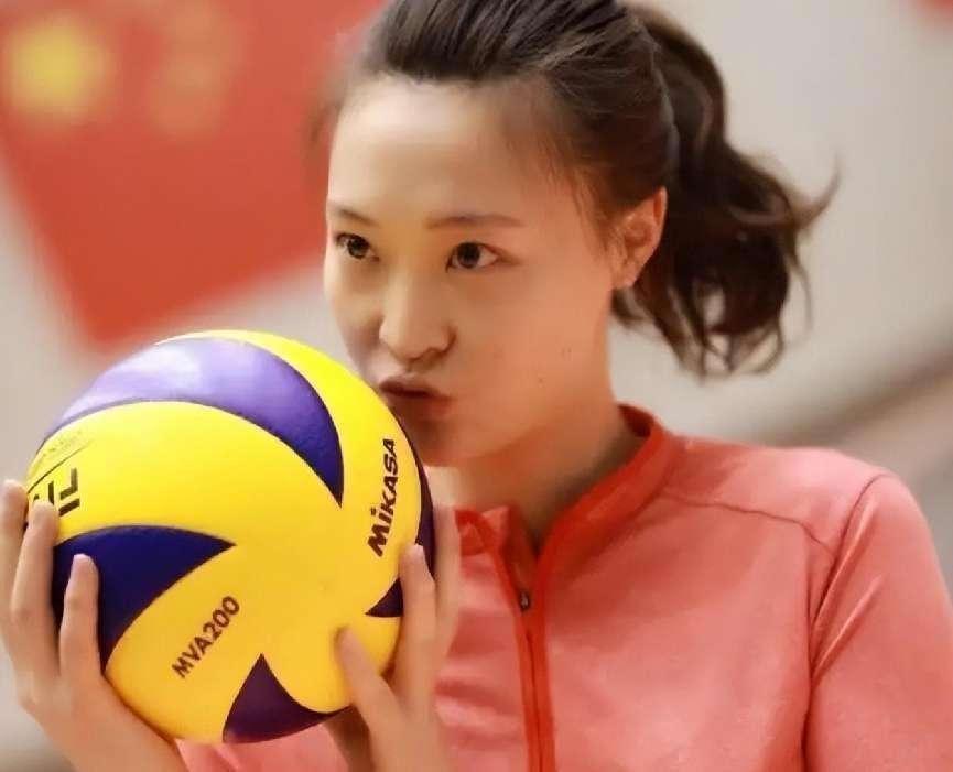 惠若琪以其无与伦比的攻击力和犀利的球风,成为了中国女排夺得铜牌的