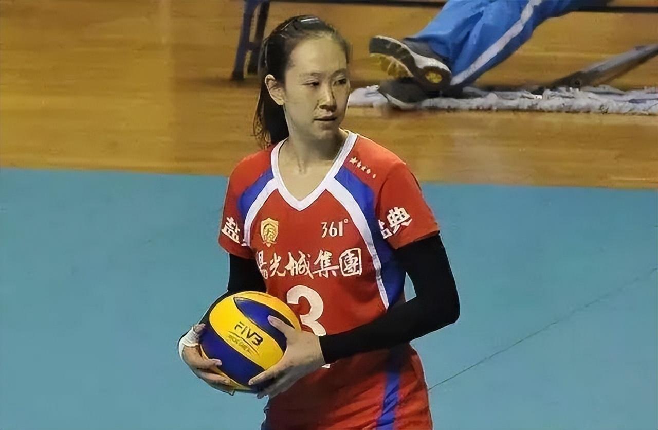 回顾女排米杨嫁上海名将41岁仍两颊圆润现今与继女相处融洽