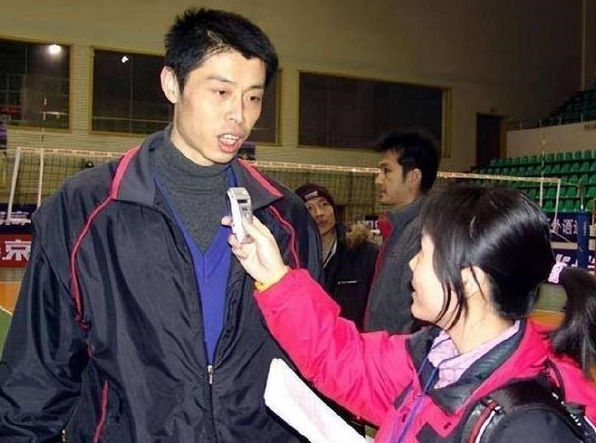 "亚洲飞人"张翔:排球生涯有遗憾,娶模特为妻,后来怎样了?