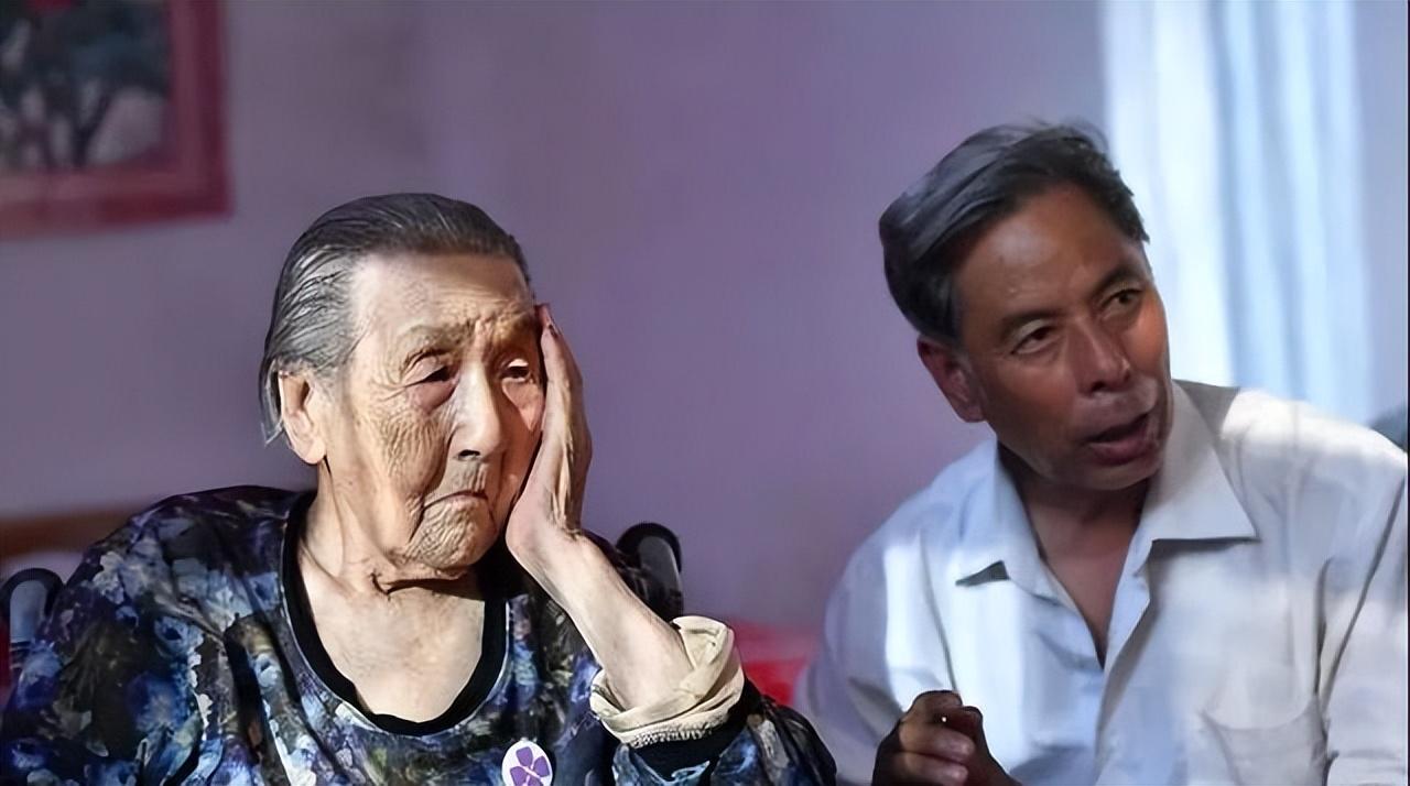 1943年女子在山沟生下日军孩子扔掉说即便遭报应我也不要他