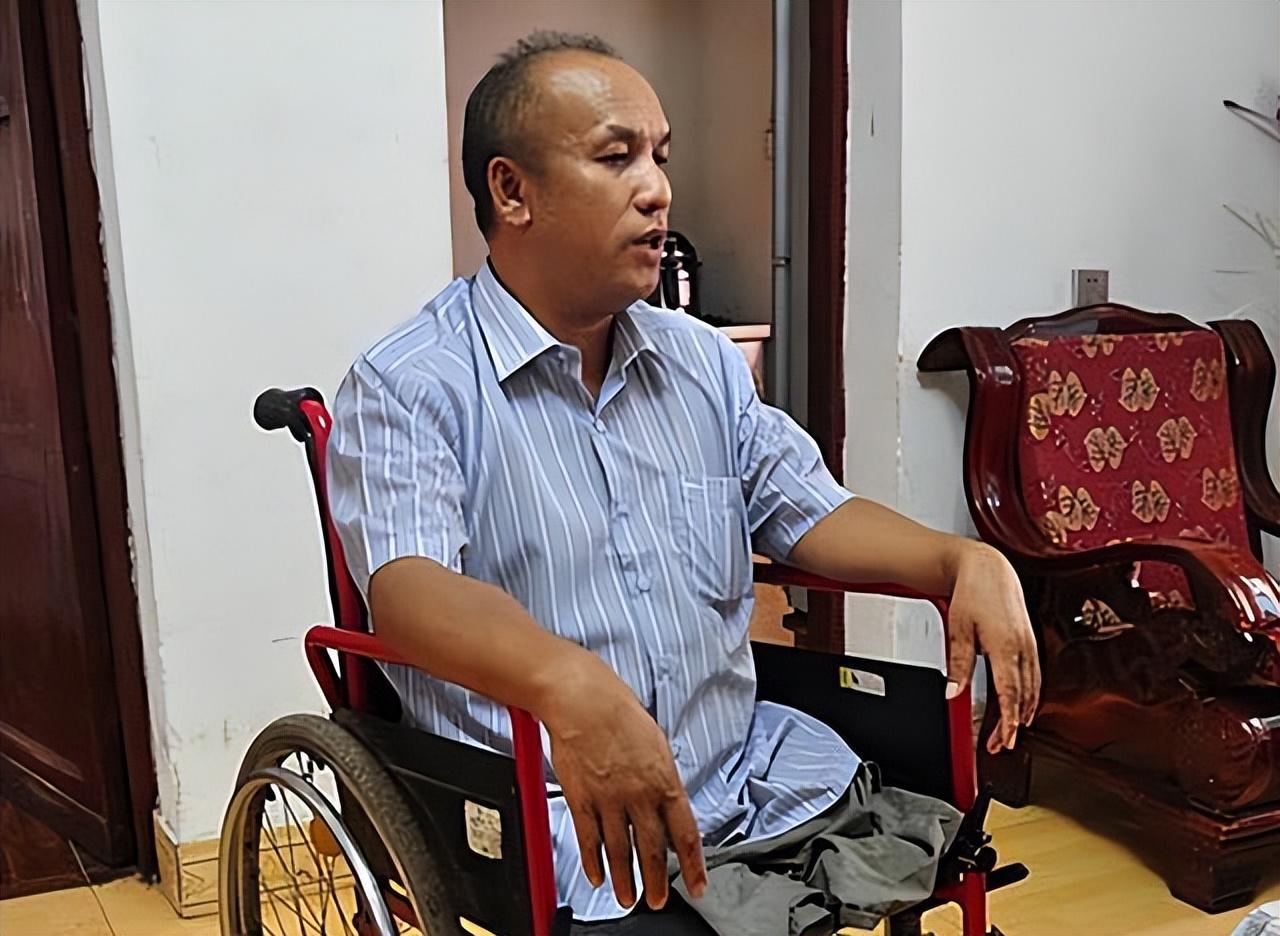 吴华因为高位截瘫,丧失了劳动能力,根据国家政策也不再安排工作,他